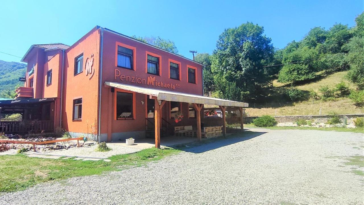 Penzion Michaela Vyhne Exterior photo